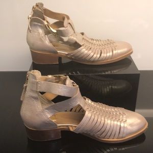 House of Harlow 1960 Gold Platino Booties